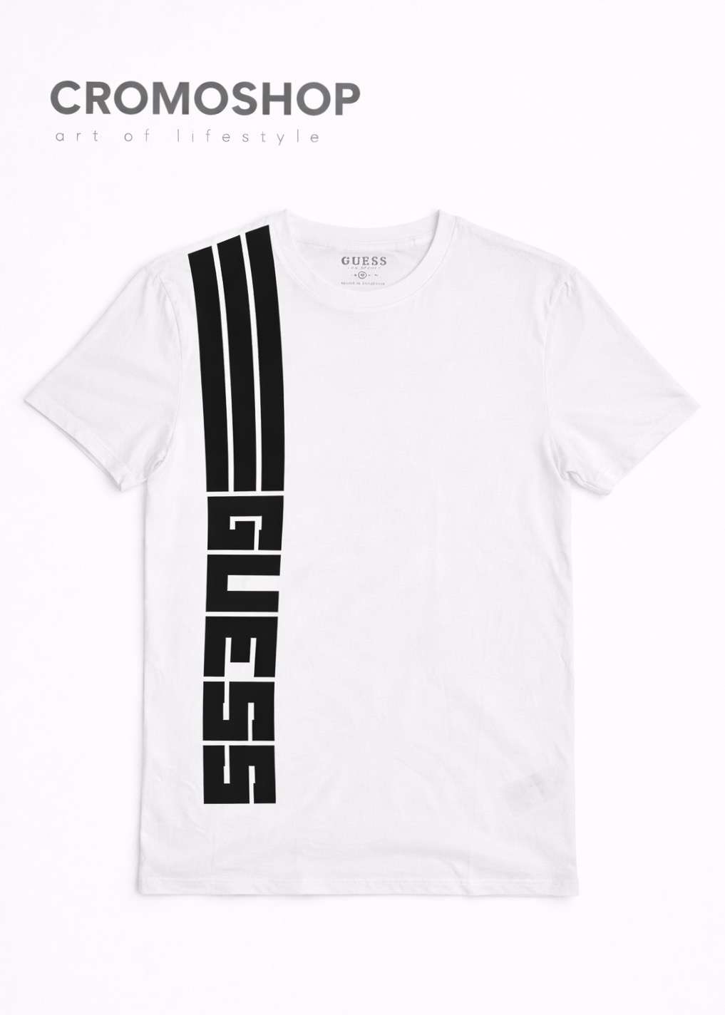 ⭐ GUESS Classic T-Shirt – Style That Defines You ⭐