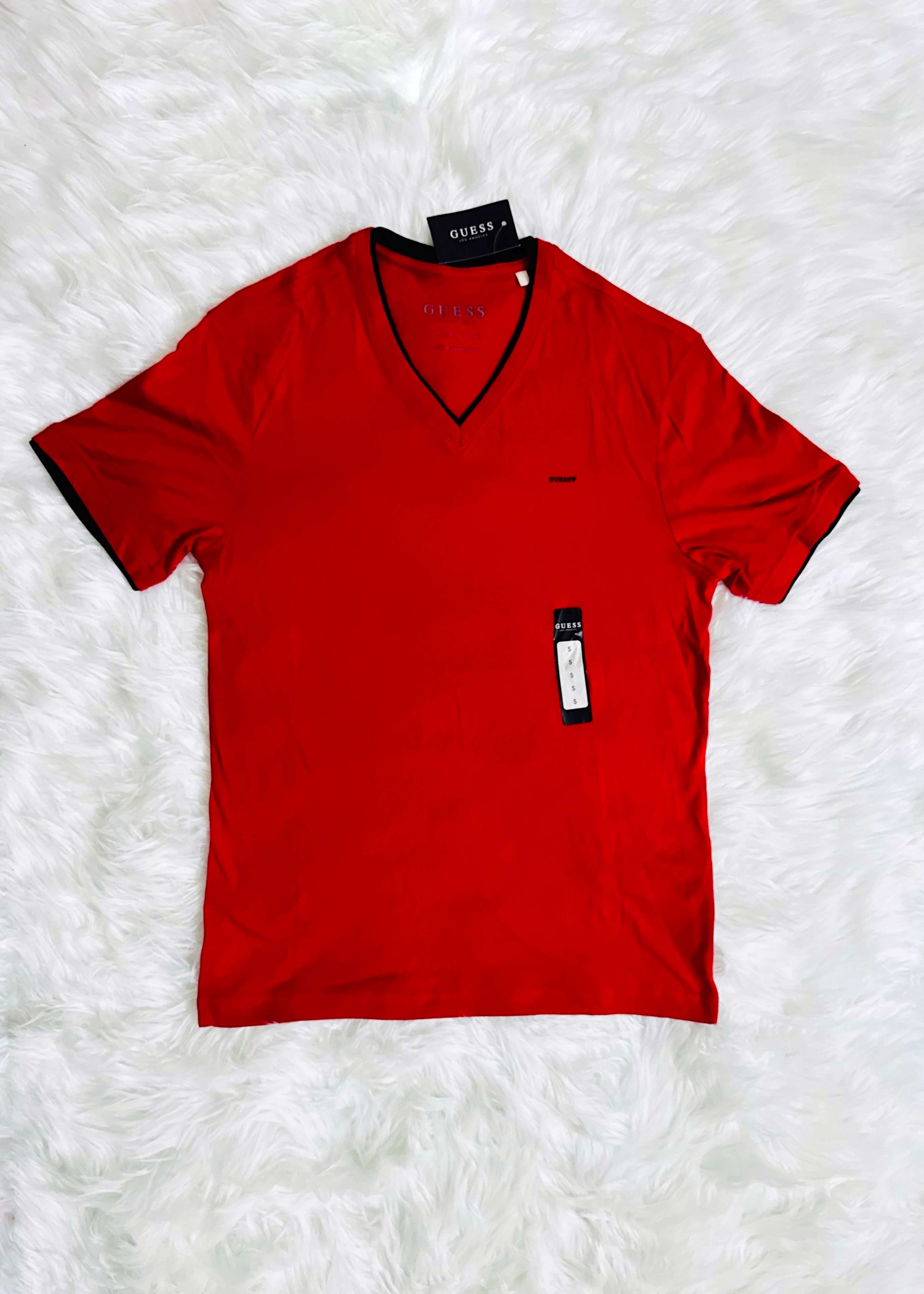 ⭐ GUESS Classic T-Shirt – Style That Defines You ⭐