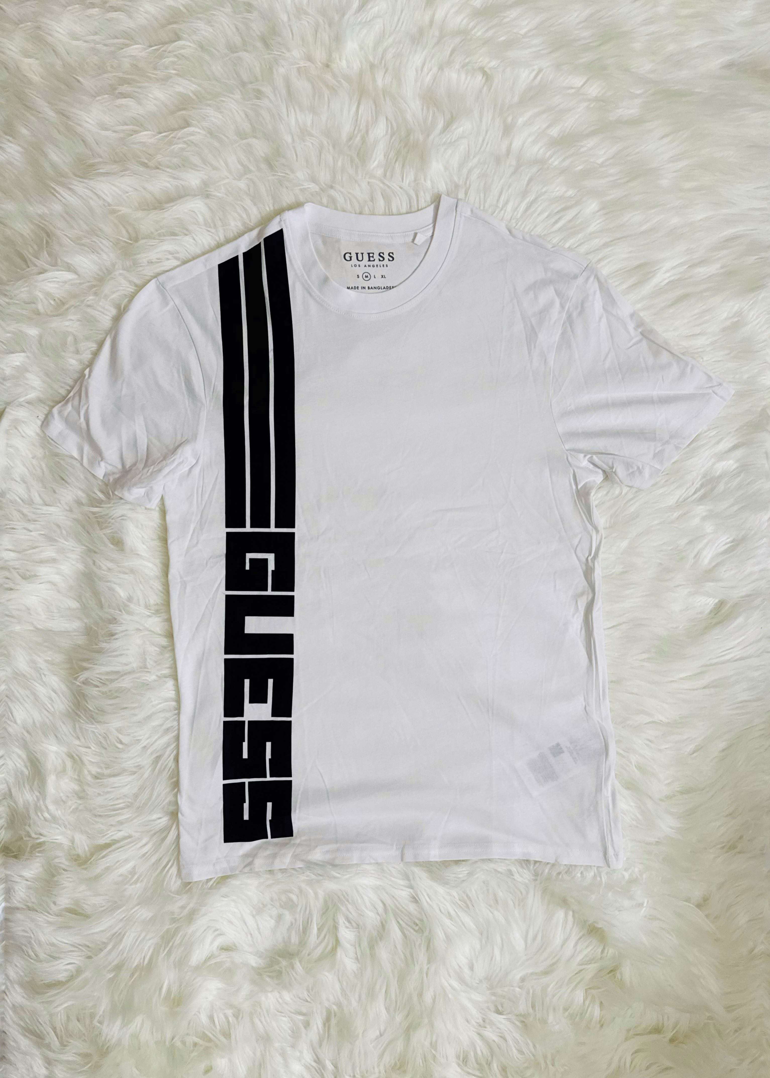 ⭐ GUESS Classic T-Shirt – Style That Defines You ⭐