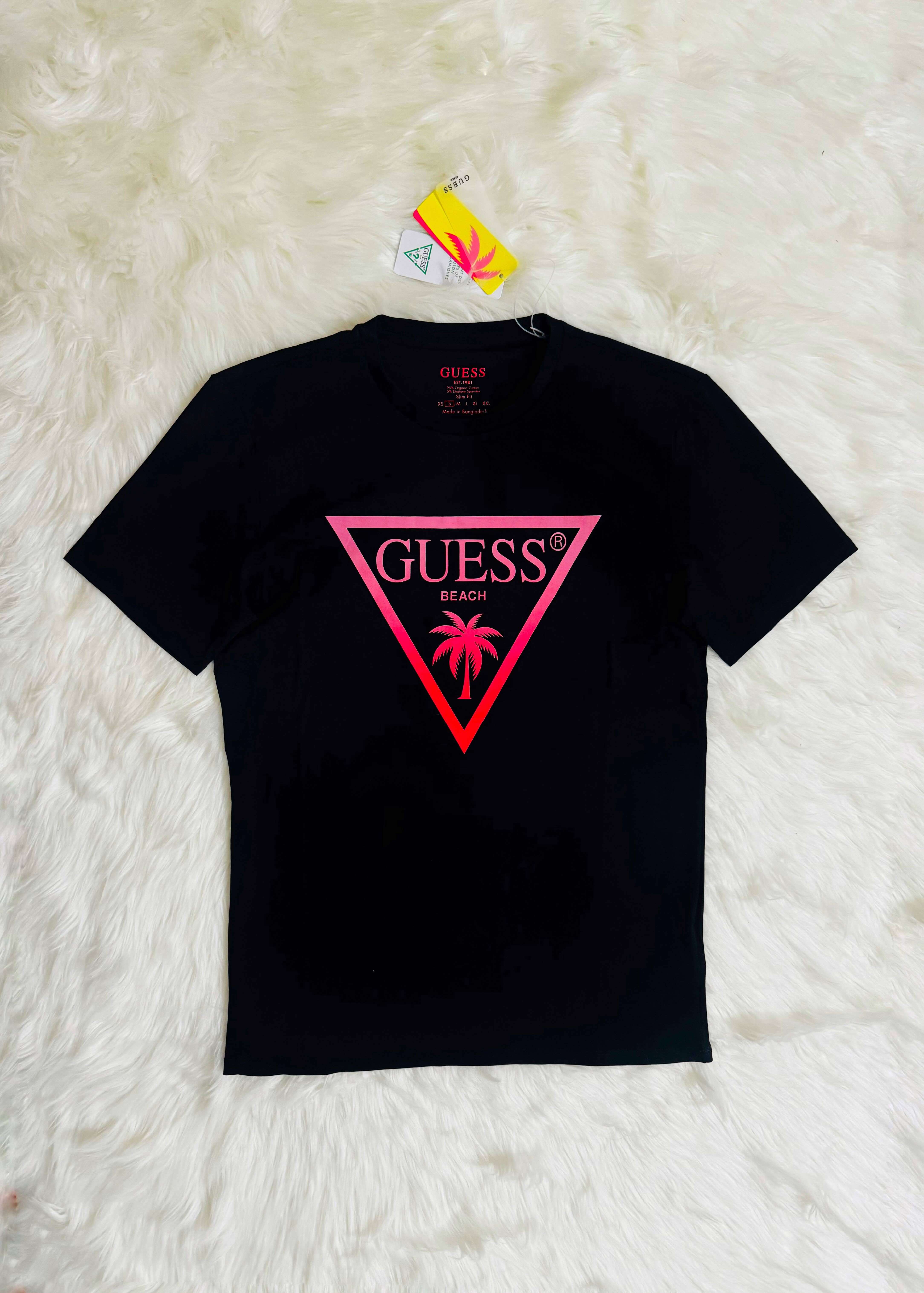 ⭐ GUESS Classic T-Shirt – Style That Defines You ⭐