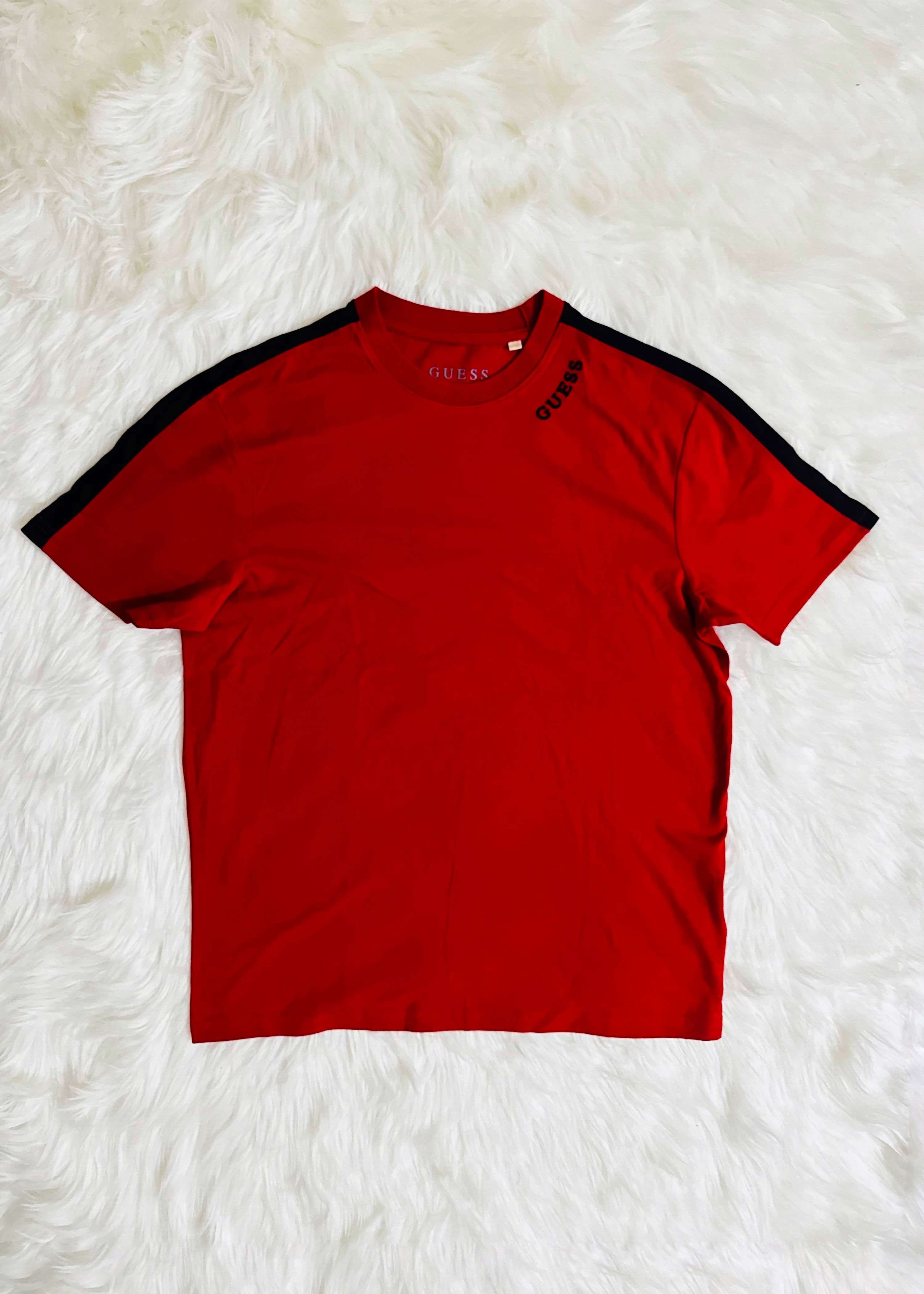 ⭐ GUESS Classic T-Shirt – Style That Defines You ⭐